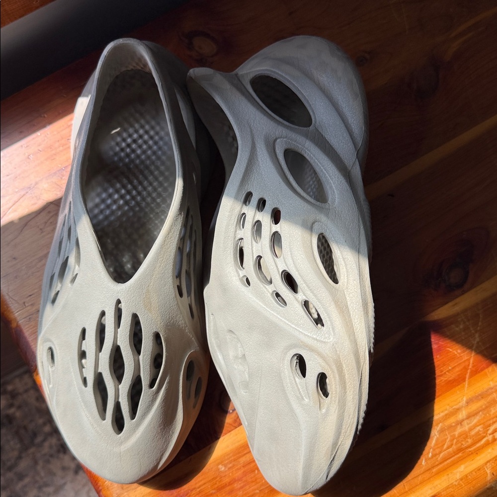 Adidas foam runner color is stone sage - Picture 5 of 8